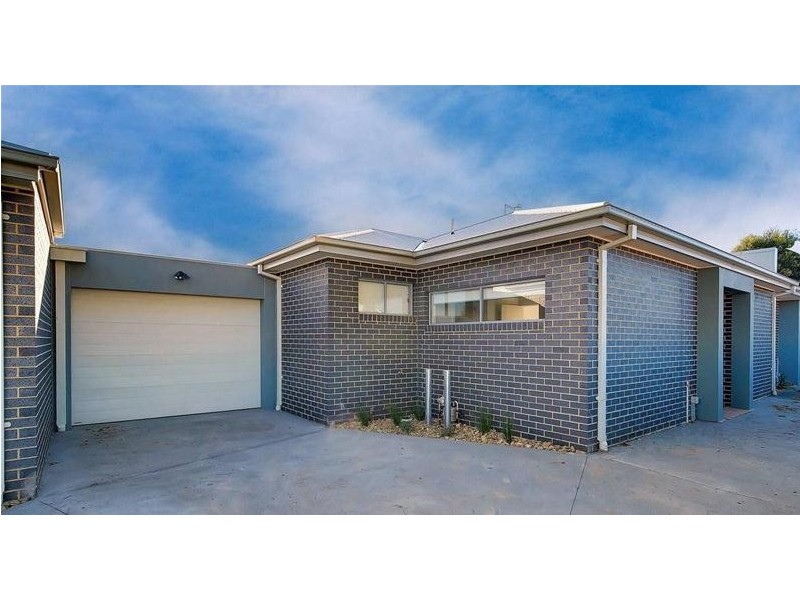 2/9 Dixon Avenue, Werribee VIC 3030