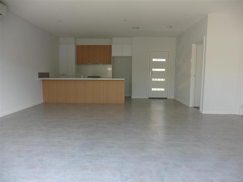 2/9 Dixon Avenue, Werribee VIC 3030