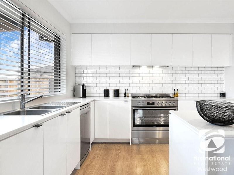 64 Taworri Crescent, Werribee VIC 3030