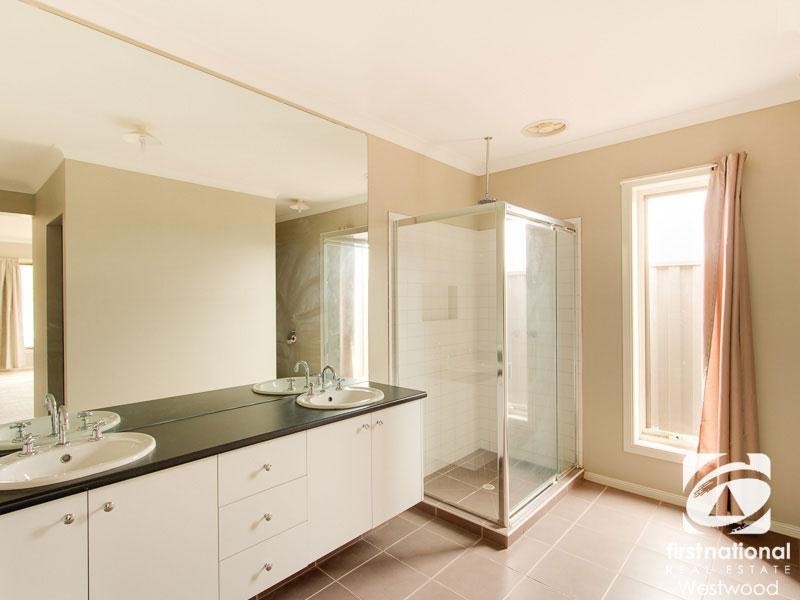 4 Bold Mews, Wyndham Vale VIC 3024