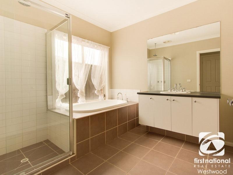 4 Bold Mews, Wyndham Vale VIC 3024