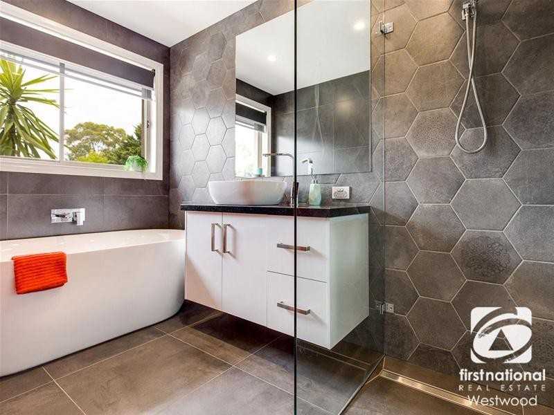 10 Dalvista Court, Werribee VIC 3030