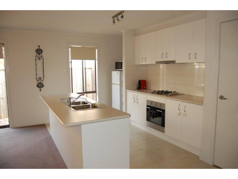 11 Frogmouth Crescent, Williams Landing VIC 3027