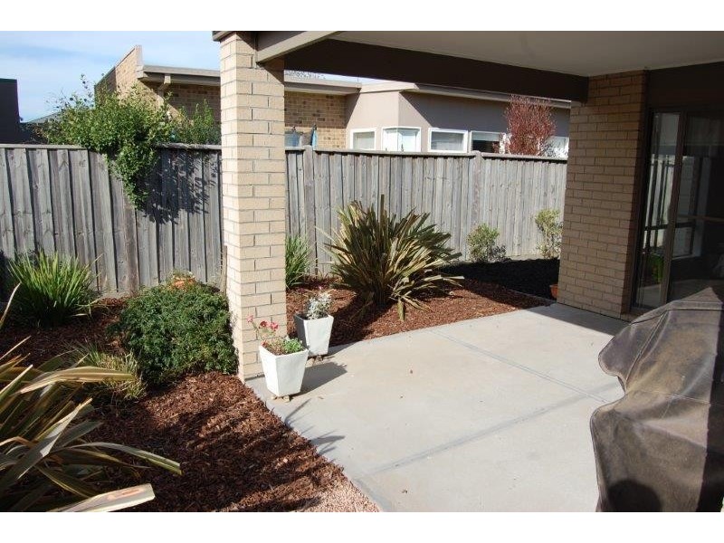 11 Frogmouth Crescent, Williams Landing VIC 3027