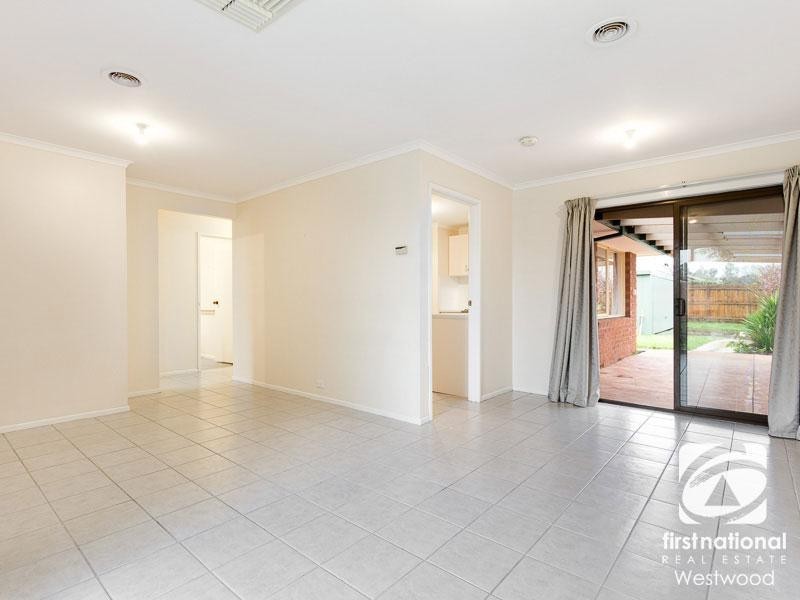 37 Hawkesbury Road, Werribee VIC 3030