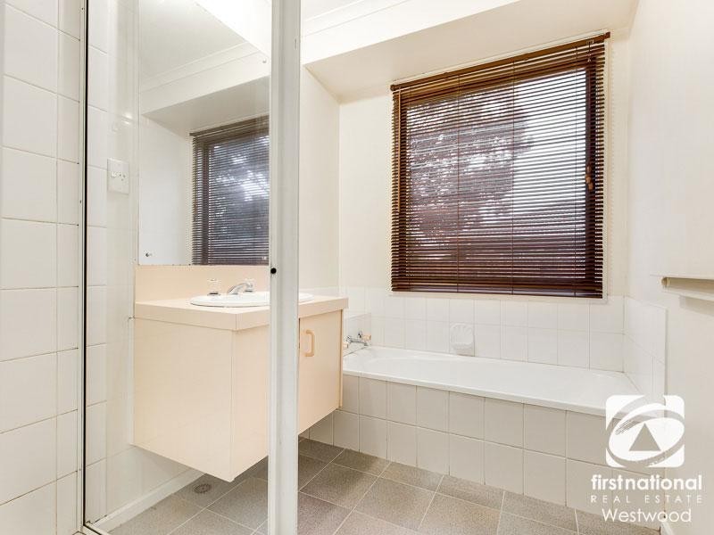 37 Hawkesbury Road, Werribee VIC 3030