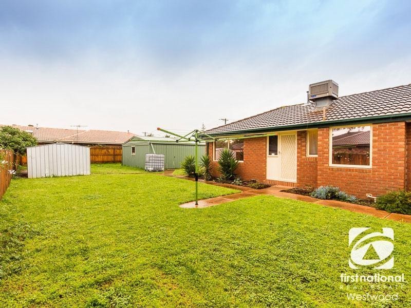 37 Hawkesbury Road, Werribee VIC 3030