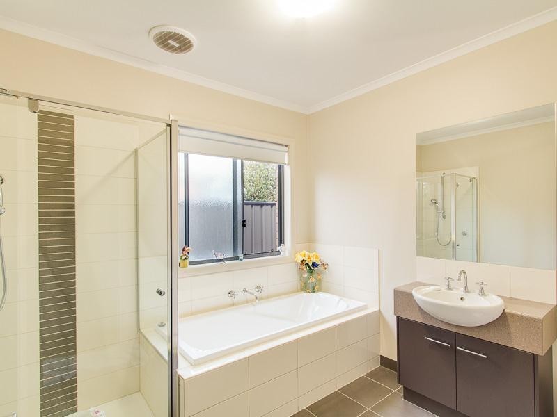 17 Inverell Parkway, Tarneit VIC 3029