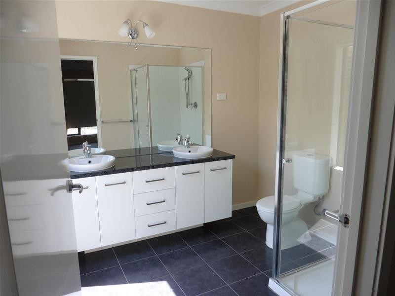 8 Fortescue Boulevard, Wyndham Vale VIC 3024