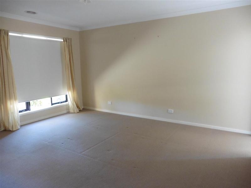 8 Fortescue Boulevard, Wyndham Vale VIC 3024