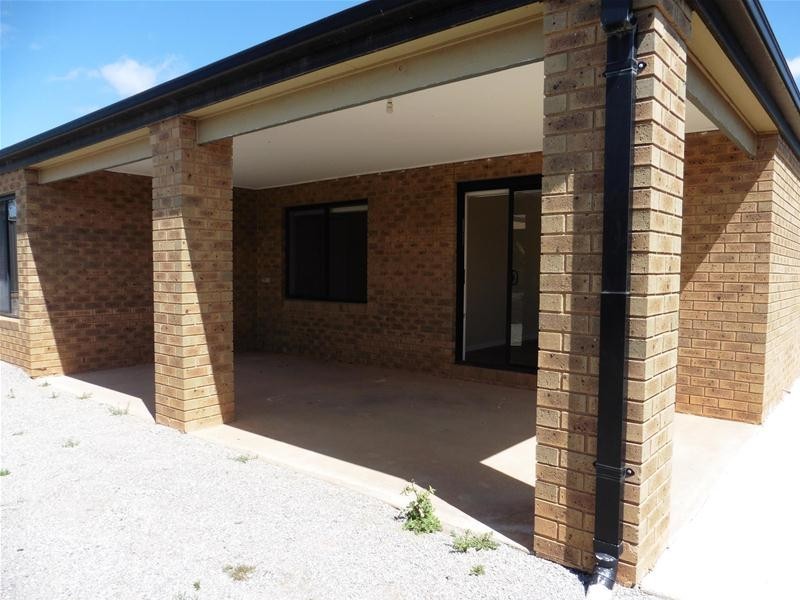 8 Fortescue Boulevard, Wyndham Vale VIC 3024