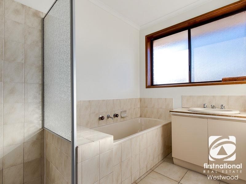 2 Westbourne Drive, Wyndham Vale VIC 3024