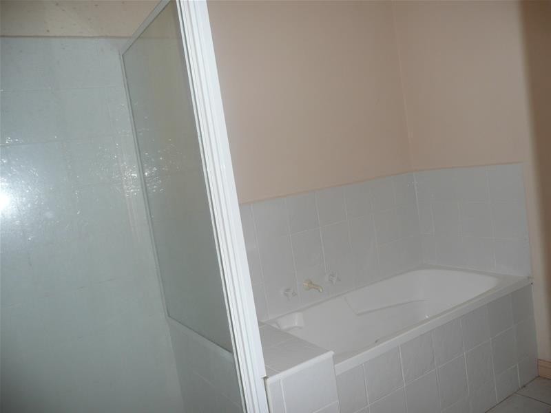 2/137 Greaves Street North, Werribee VIC 3030