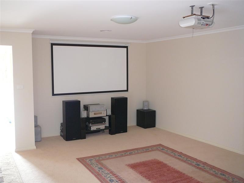 6 Ologhlen Drive, Wyndham Vale VIC 3024