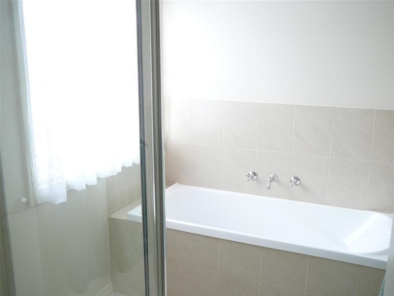 6 Ologhlen Drive, Wyndham Vale VIC 3024