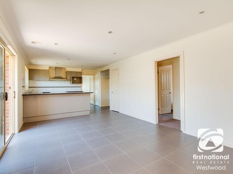 10 Bridlepath Drive, Truganina VIC 3029