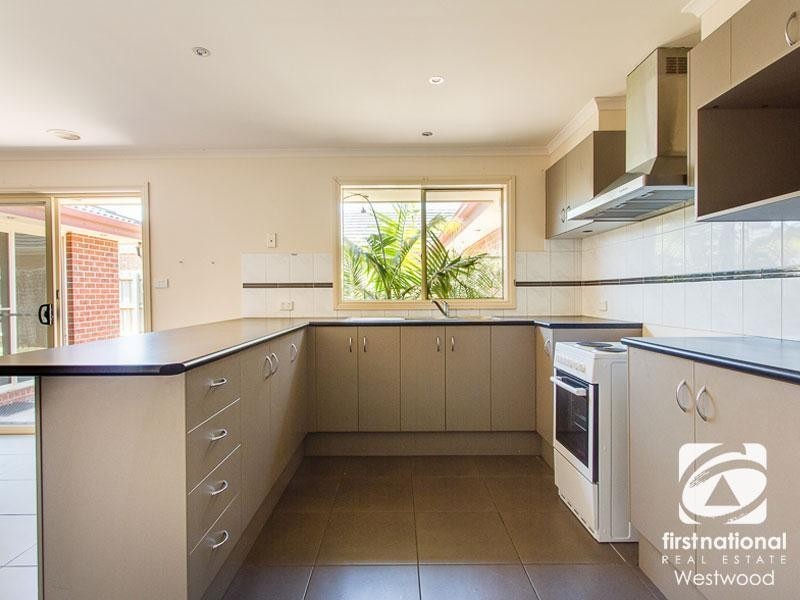 10 Bridlepath Drive, Truganina VIC 3029