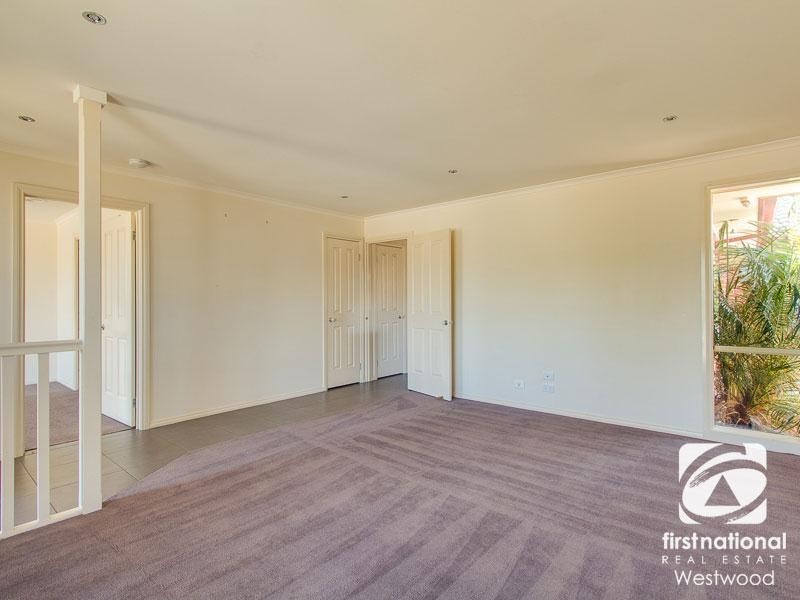 10 Bridlepath Drive, Truganina VIC 3029