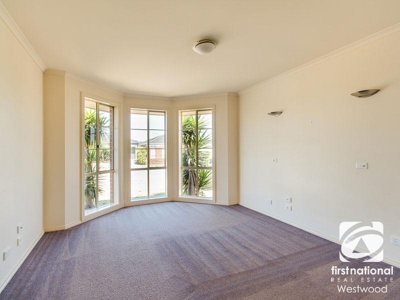 10 Bridlepath Drive, Truganina VIC 3029