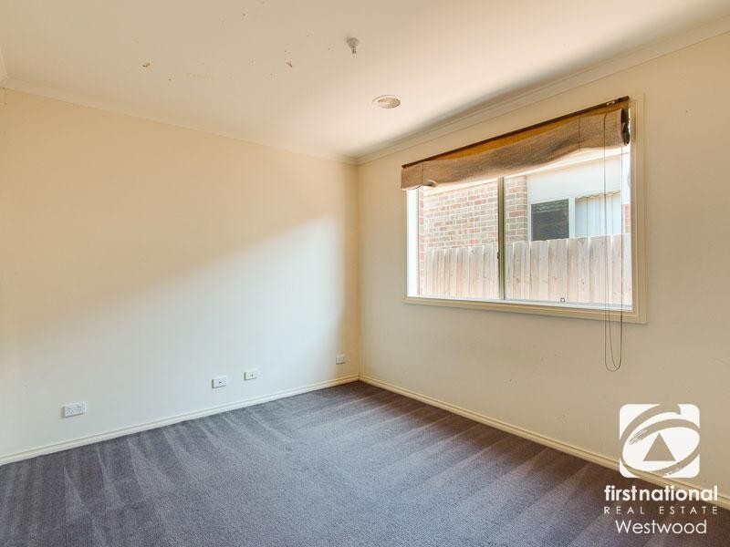 10 Bridlepath Drive, Truganina VIC 3029