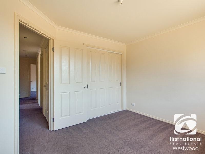 10 Bridlepath Drive, Truganina VIC 3029