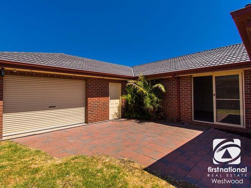 10 Bridlepath Drive, Truganina VIC 3029