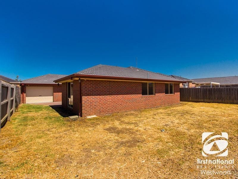 10 Bridlepath Drive, Truganina VIC 3029