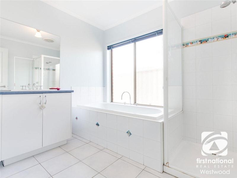 4 Desert Gum Terrace, Wyndham Vale VIC 3024