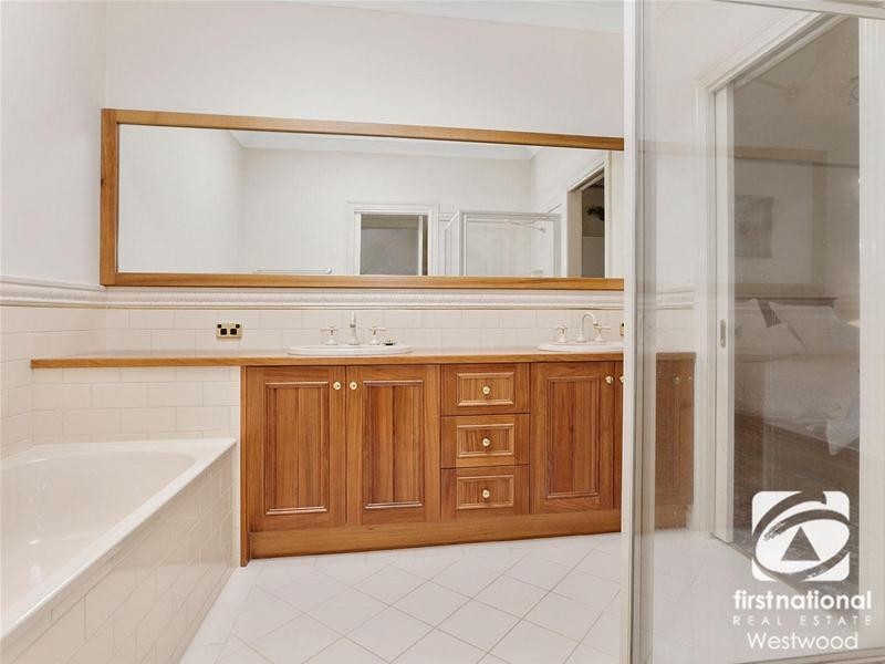 12 River Park Court, Werribee VIC 3030