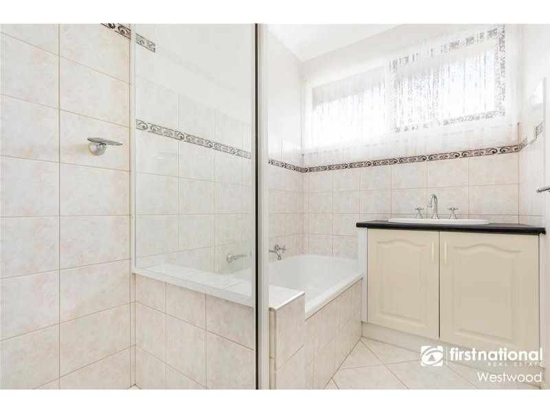 2 Manorvale Parade, Werribee VIC 3030