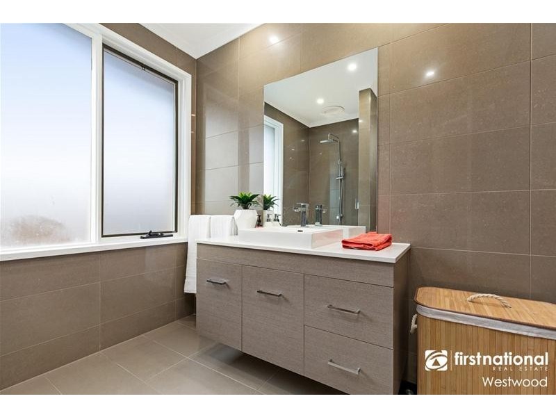 23 Outlook Drive, Werribee VIC 3030