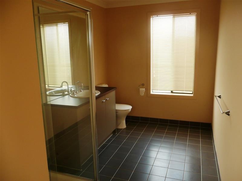 49 Nottingham Crescent, Tarneit VIC 3029