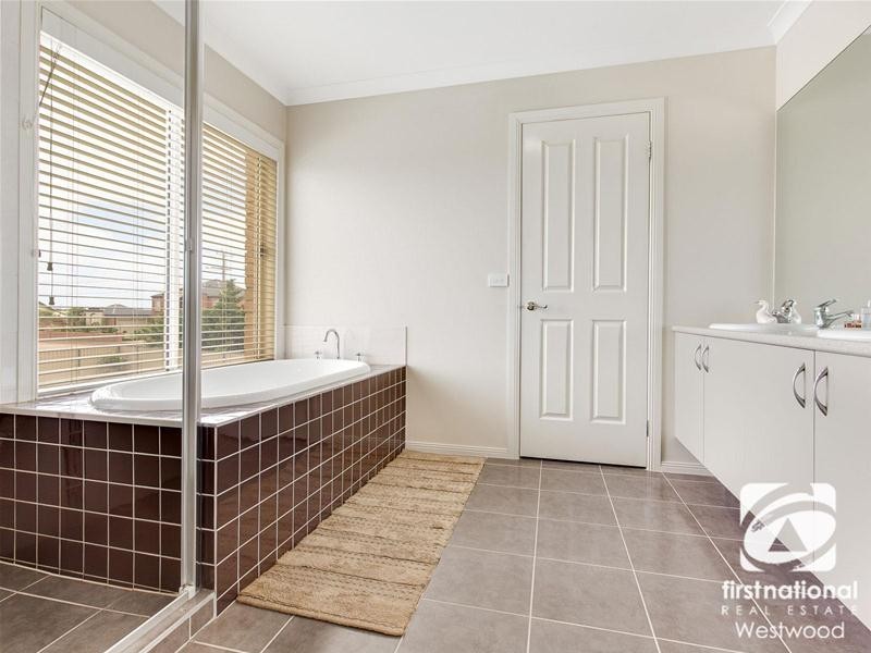 73 Cuttriss Road, Werribee South VIC 3030