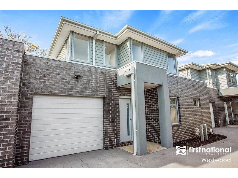 2/11 Dixon Avenue, Werribee VIC 3030