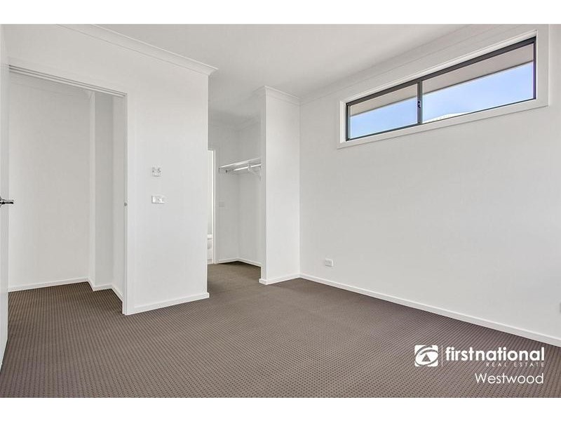 2/11 Dixon Avenue, Werribee VIC 3030