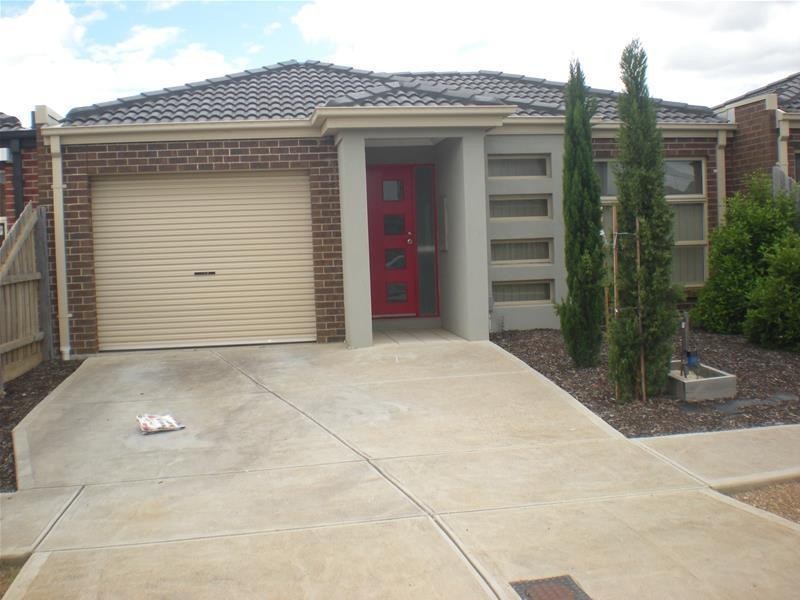 2/13 Montana Street, Werribee VIC 3030