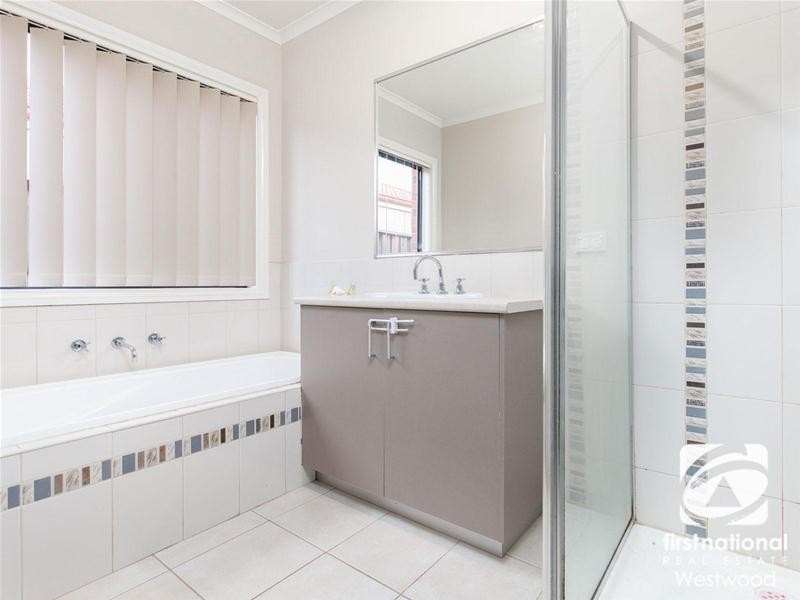 6 Gungurra Grove, Wyndham Vale VIC 3024