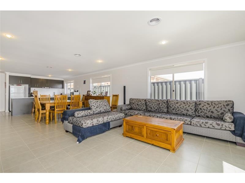 15 Romek Way, Truganina VIC 3029