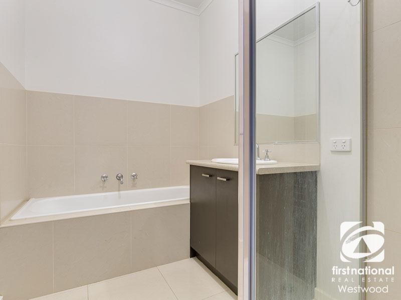 1/11 Rutman Close, Werribee VIC 3030