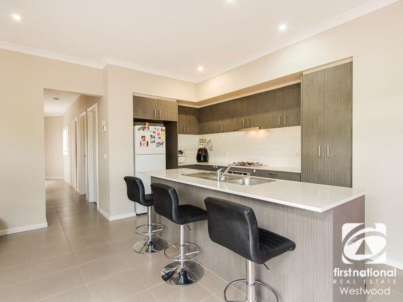 2/3 Ponsford Drive, Point Cook VIC 3030