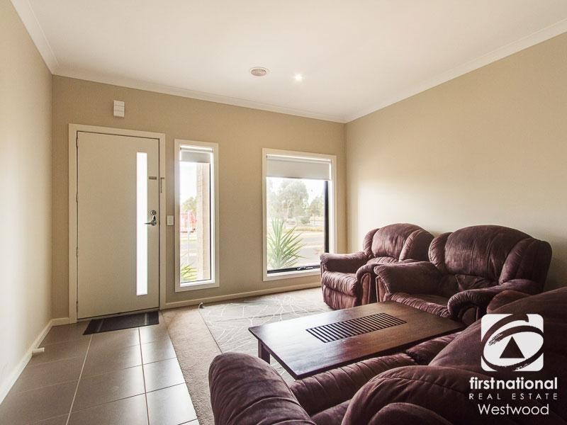 2/3 Ponsford Drive, Point Cook VIC 3030