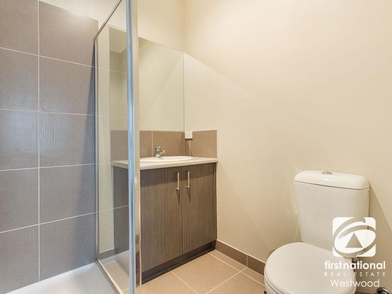 2/3 Ponsford Drive, Point Cook VIC 3030