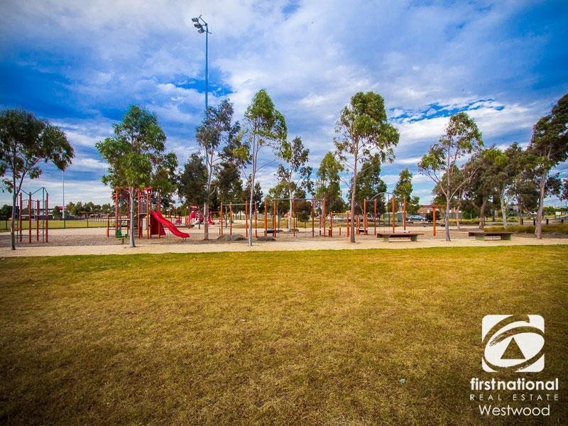 2/3 Ponsford Drive, Point Cook VIC 3030