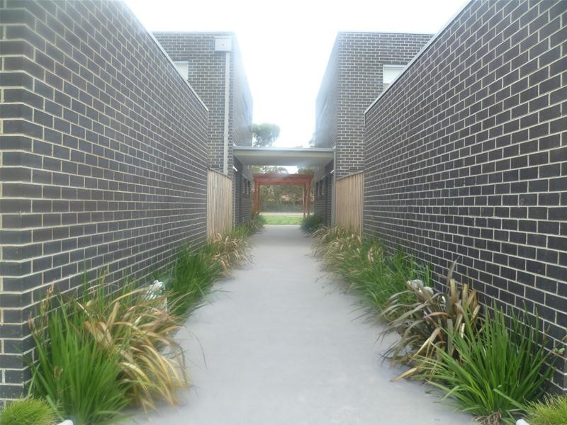 2/5 Thomas Carr Drive, Tarneit VIC 3029