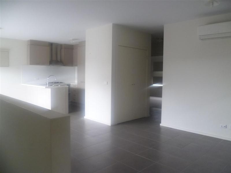 2/5 Thomas Carr Drive, Tarneit VIC 3029