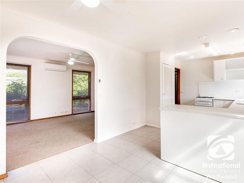 37 Daphne Crescent, Werribee VIC 3030