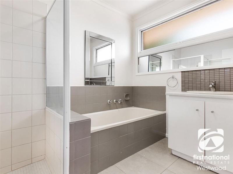 37 Daphne Crescent, Werribee VIC 3030