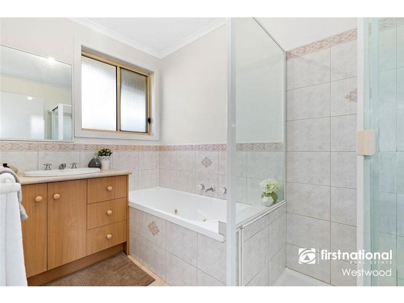 1/17 Seine Close, Werribee VIC 3030