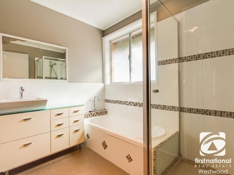 4 Milton Drive, Wyndham Vale VIC 3024