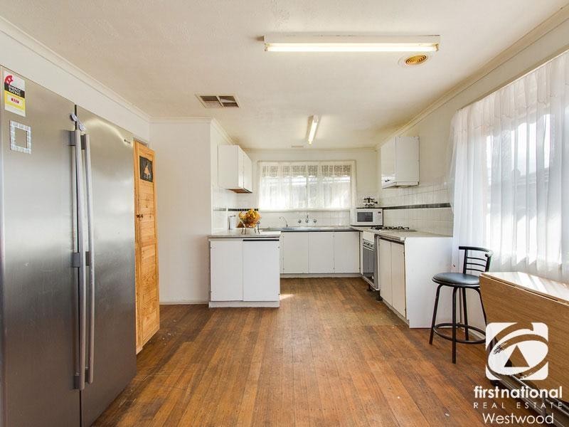 4 Milton Drive, Wyndham Vale VIC 3024